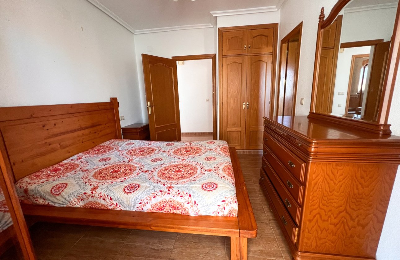 Resale - Villa - Torrevieja