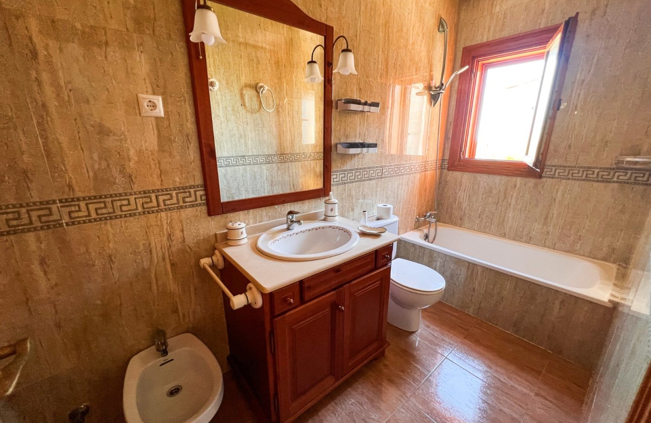 Resale - Villa - Torrevieja