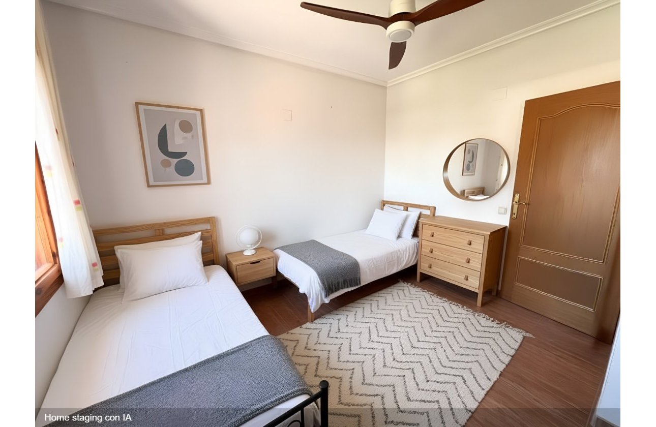 Resale - Villa - Torrevieja