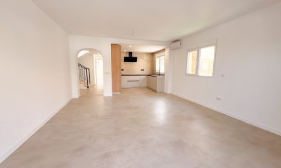 Reventa - Villa / Semi detached - El Campello - Pueblo Acantilado - Venta Lanuza