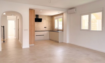 Reventa - Villa / Semi detached - El Campello - Pueblo Acantilado - Venta Lanuza