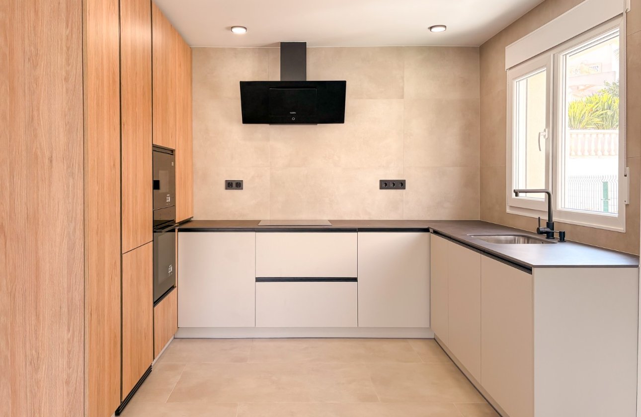 Reventa - Villa / Semi detached - El Campello - Pueblo Acantilado - Venta Lanuza