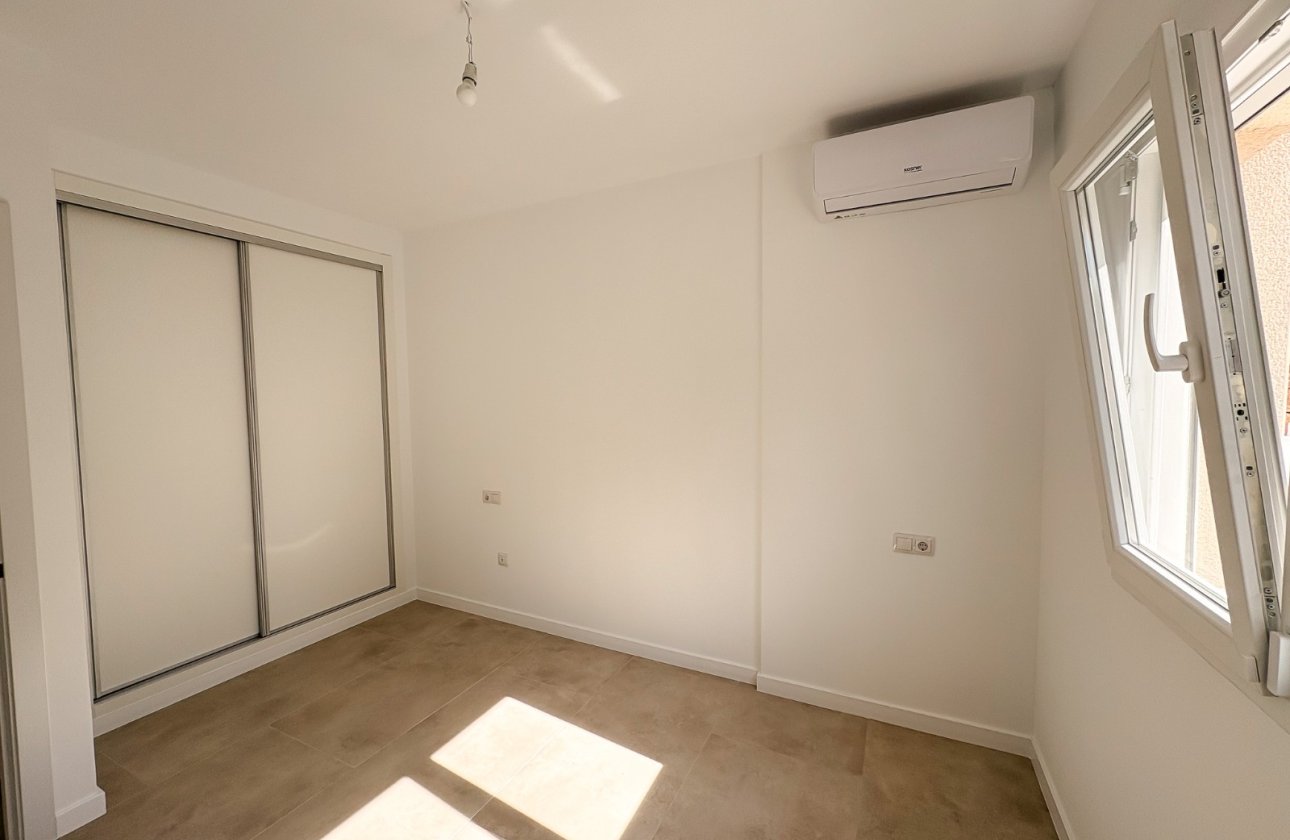 Reventa - Villa / Semi detached - El Campello - Pueblo Acantilado - Venta Lanuza