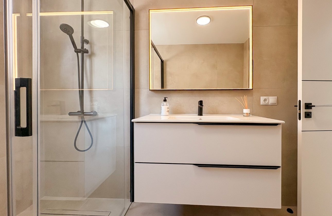 Reventa - Villa / Semi detached - El Campello - Pueblo Acantilado - Venta Lanuza