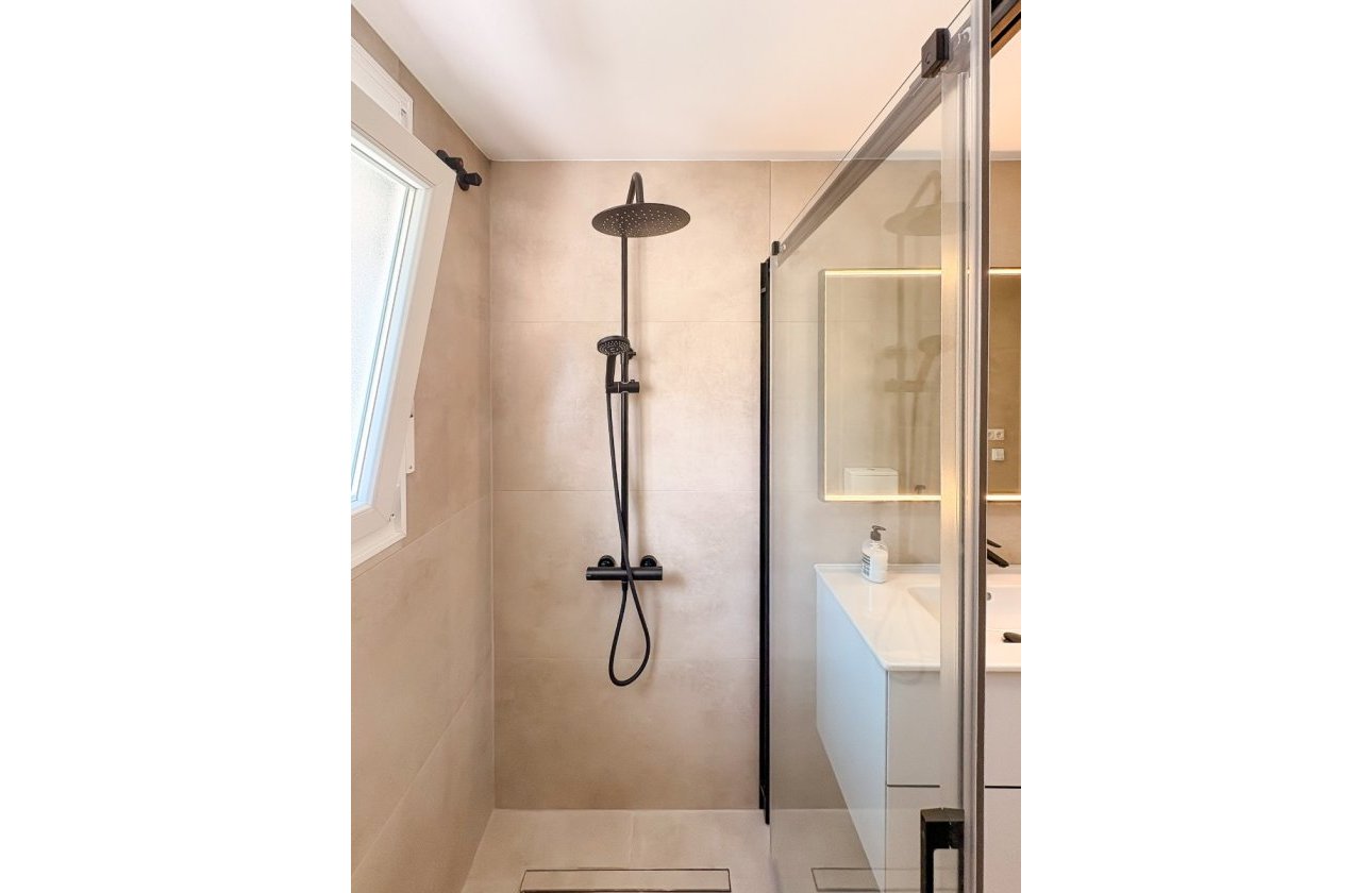 Reventa - Villa / Semi detached - El Campello - Pueblo Acantilado - Venta Lanuza