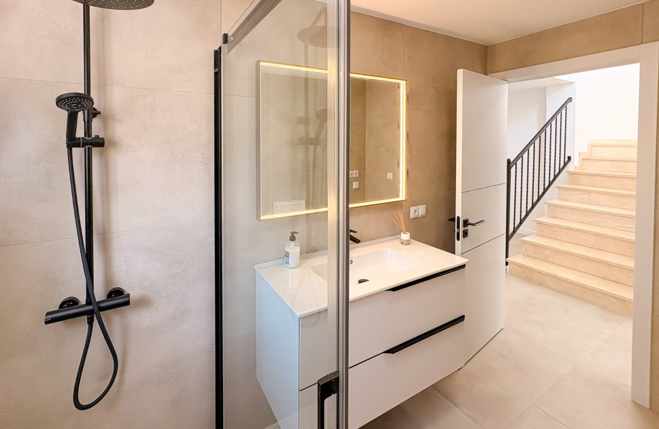 Reventa - Villa / Semi detached - El Campello - Pueblo Acantilado - Venta Lanuza