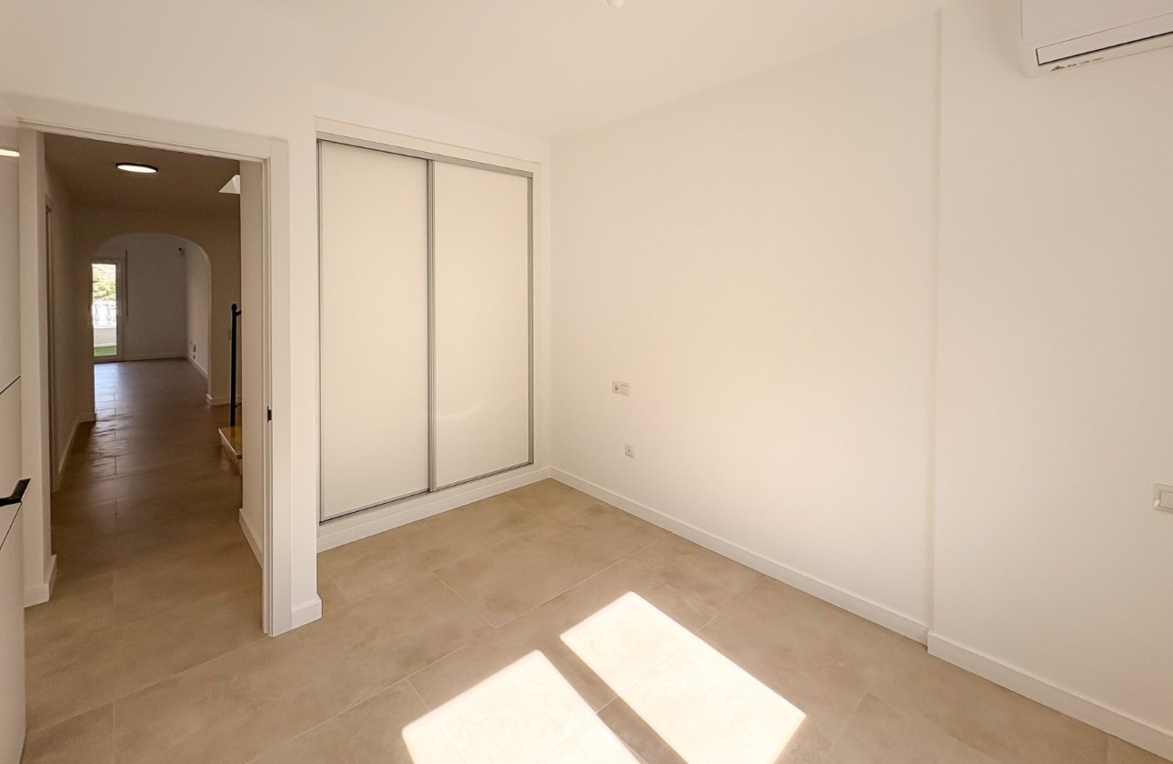 Reventa - Villa / Semi detached - El Campello - Pueblo Acantilado - Venta Lanuza