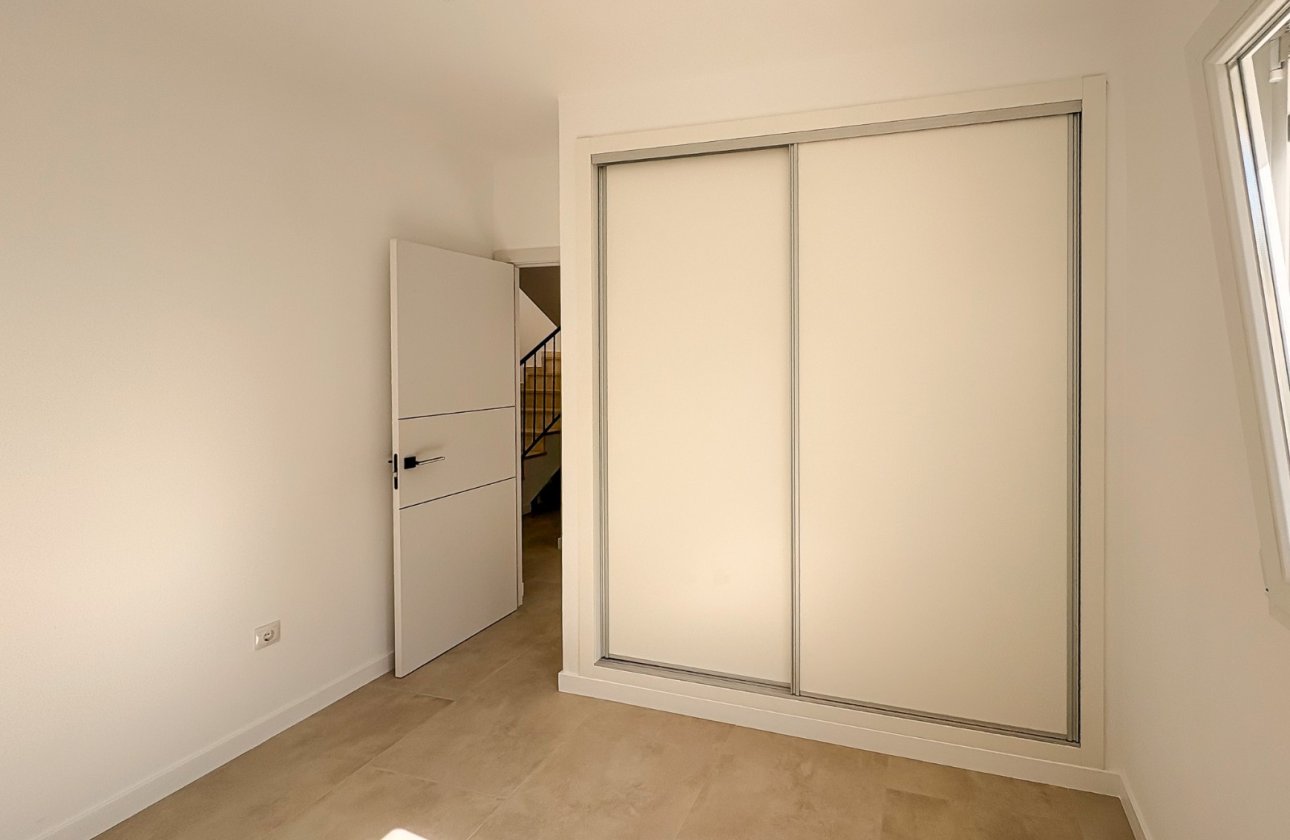 Reventa - Villa / Semi detached - El Campello - Pueblo Acantilado - Venta Lanuza