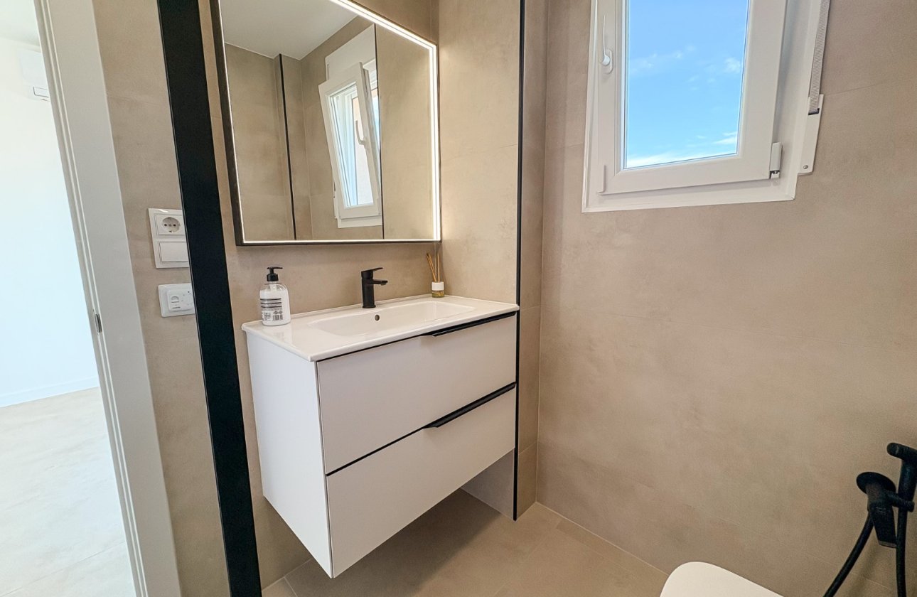 Reventa - Villa / Semi detached - El Campello - Pueblo Acantilado - Venta Lanuza