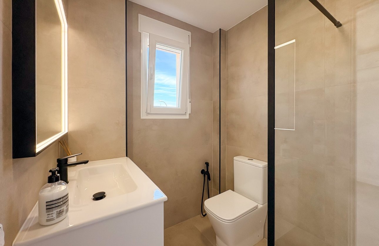 Reventa - Villa / Semi detached - El Campello - Pueblo Acantilado - Venta Lanuza