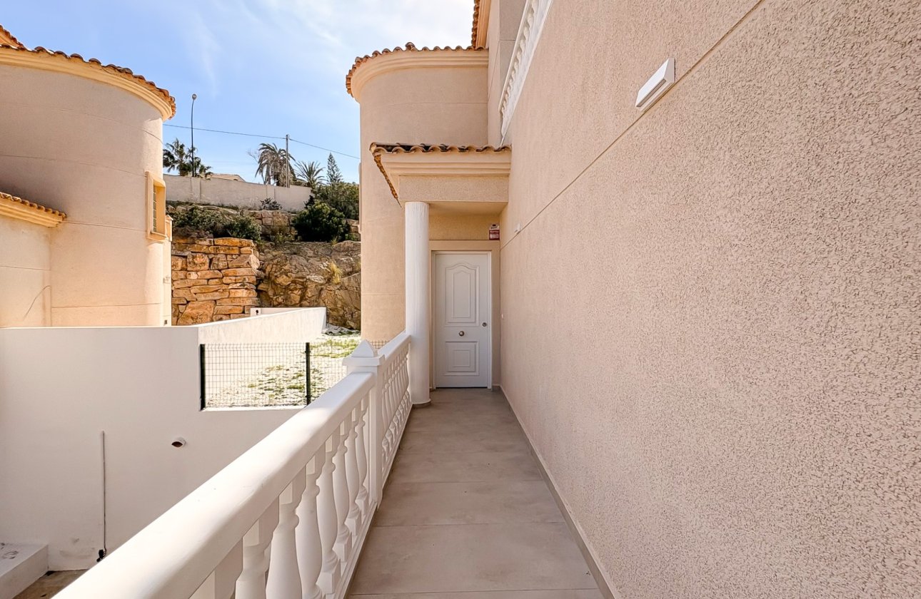 Reventa - Villa / Semi detached - El Campello - Pueblo Acantilado - Venta Lanuza