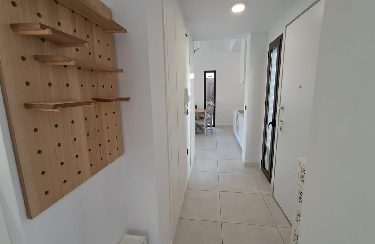 Resale - Villa - Cabo Roig