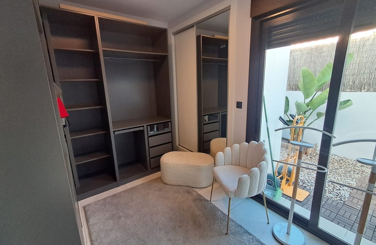 Resale - Villa - Cabo Roig