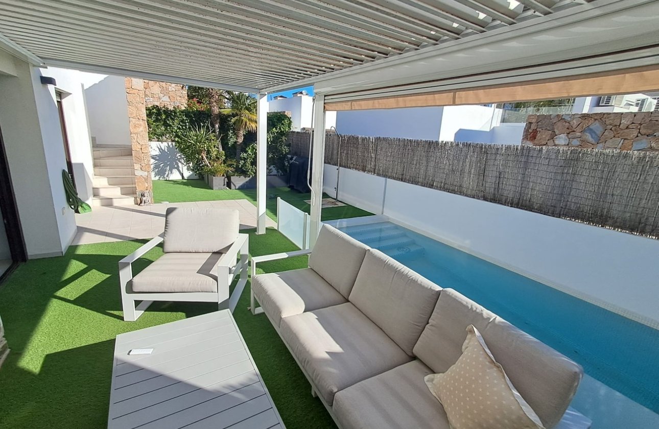 Resale - Villa - Cabo Roig
