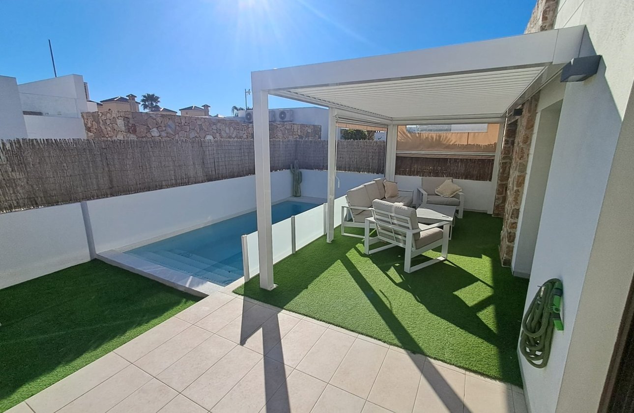 Resale - Villa - Cabo Roig