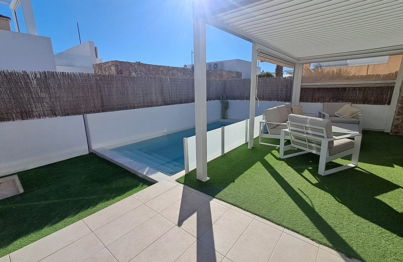 Resale - Villa - Cabo Roig