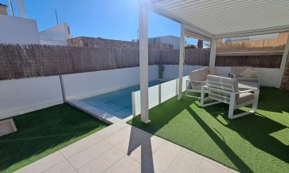 Resale - Villa - Cabo Roig