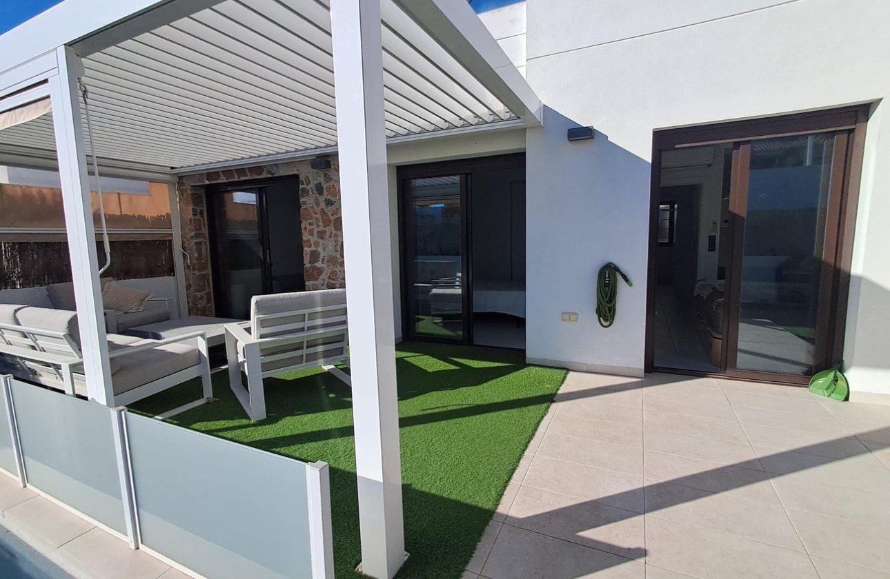 Resale - Villa - Cabo Roig