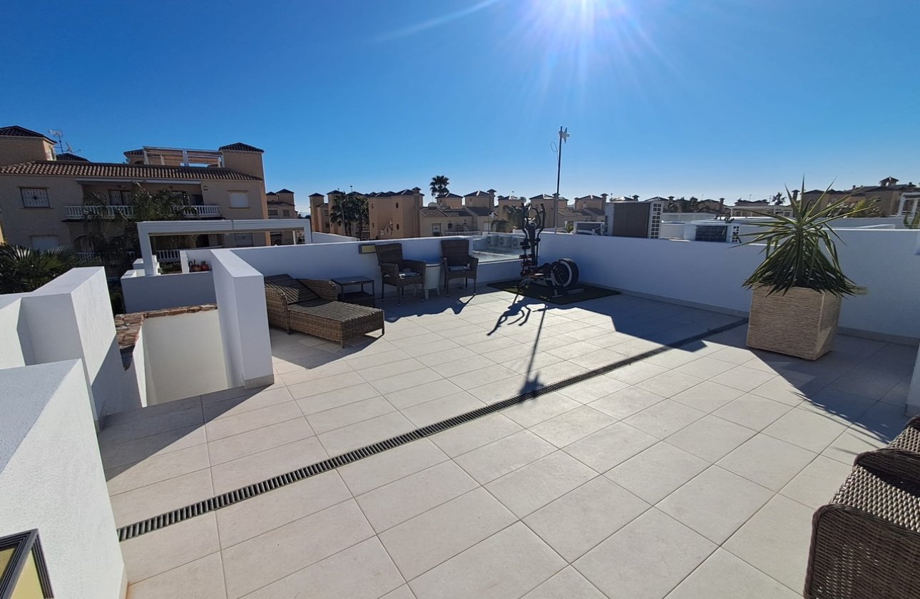 Resale - Villa - Cabo Roig