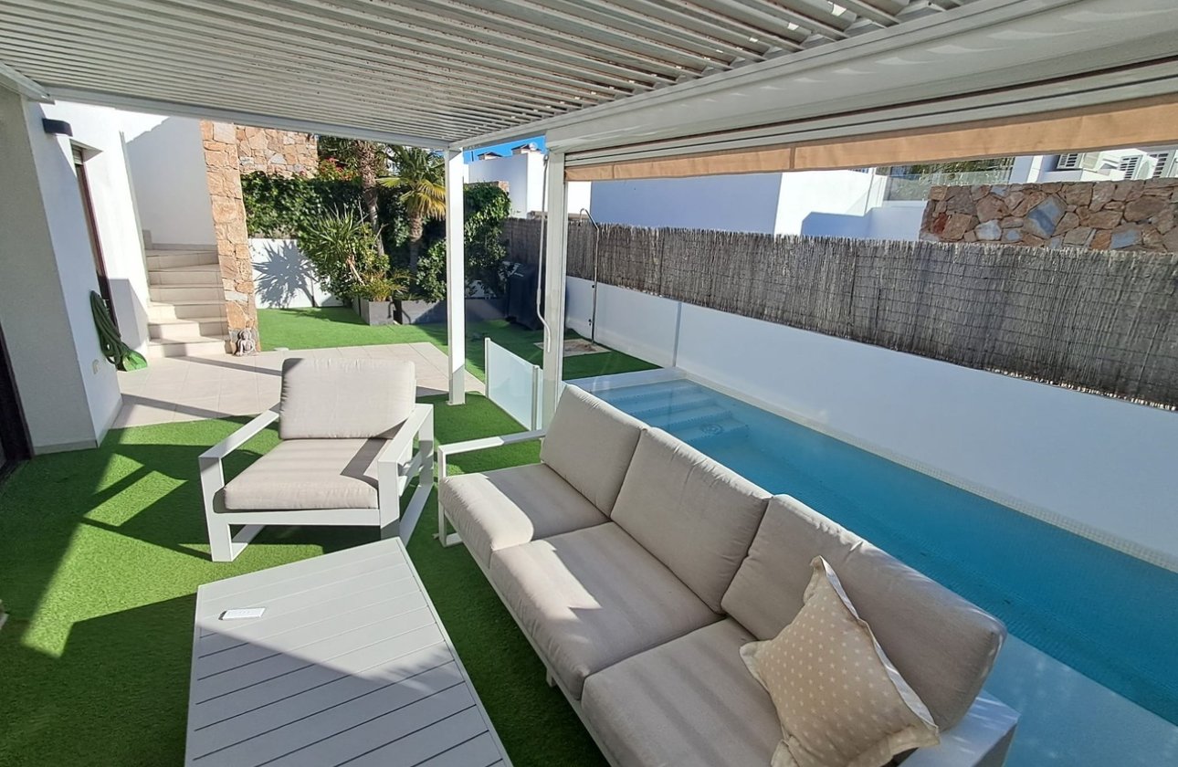 Resale - Villa - Cabo Roig