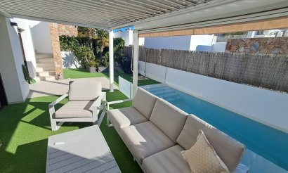 Resale - Villa - Cabo Roig