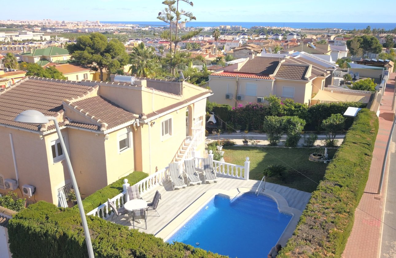 Resale - Villa / Semi detached - Orihuela Costa - Los Balcones