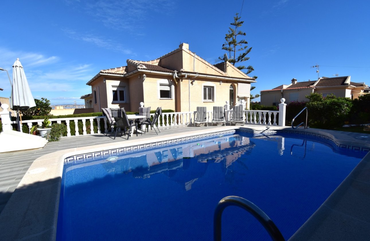 Resale - Villa / Semi detached - Orihuela Costa - Los Balcones