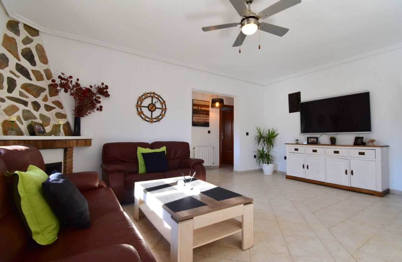 Resale - Villa / Semi detached - Orihuela Costa - Los Balcones