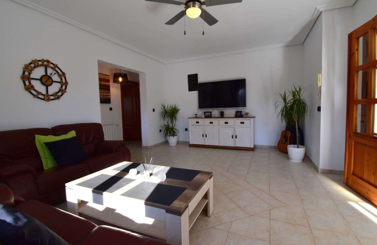 Resale - Villa / Semi detached - Orihuela Costa - Los Balcones
