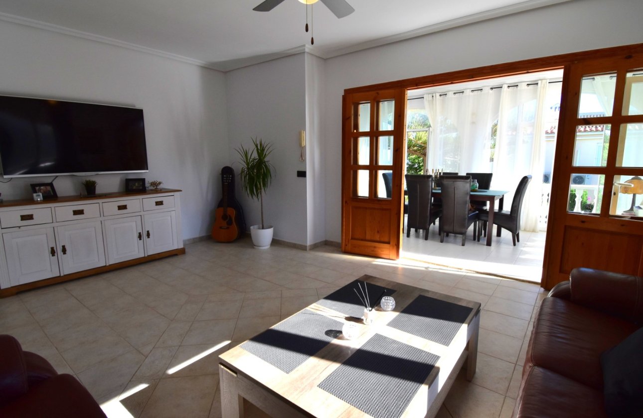 Resale - Villa / Semi detached - Orihuela Costa - Los Balcones