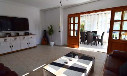 Resale - Villa / Semi detached - Orihuela Costa - Los Balcones