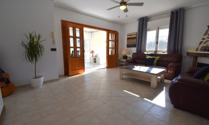 Resale - Villa / Semi detached - Orihuela Costa - Los Balcones