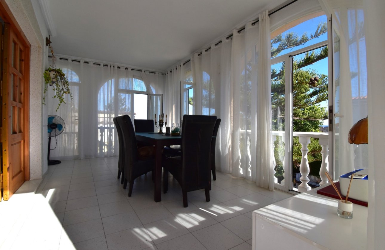 Resale - Villa / Semi detached - Orihuela Costa - Los Balcones