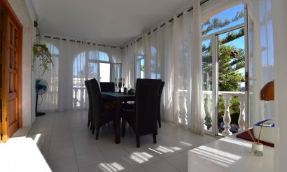 Resale - Villa / Semi detached - Orihuela Costa - Los Balcones