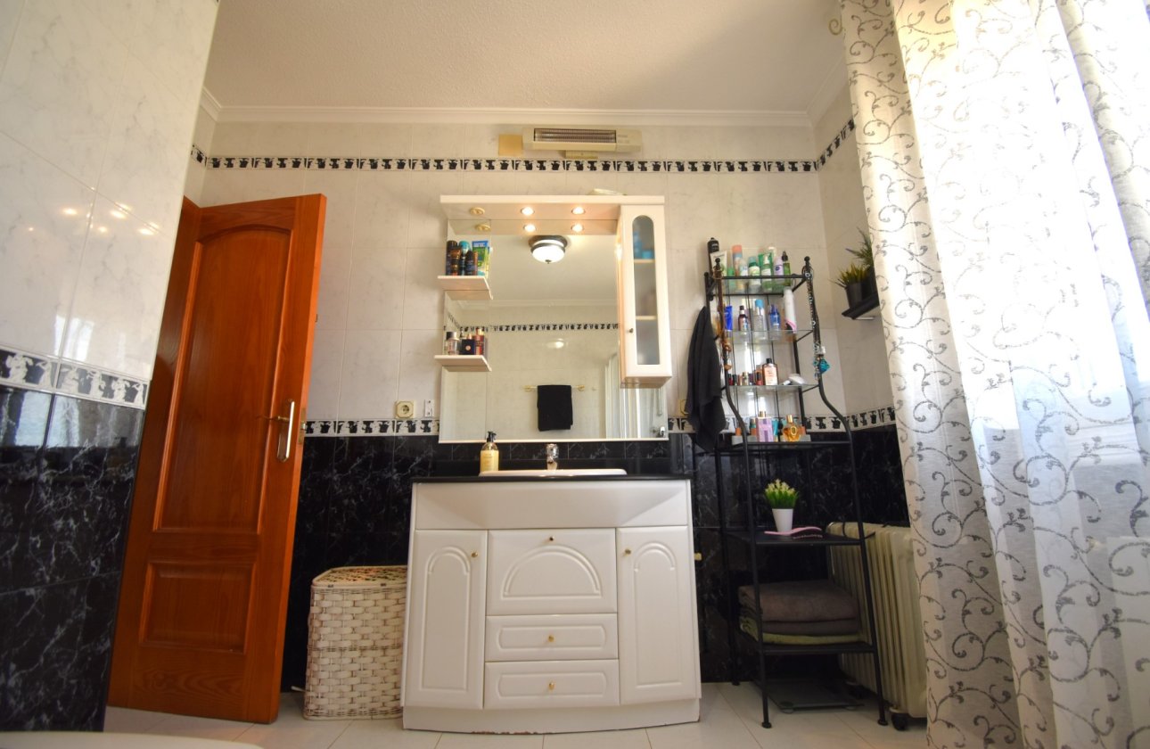 Resale - Villa / Semi detached - Orihuela Costa - Los Balcones