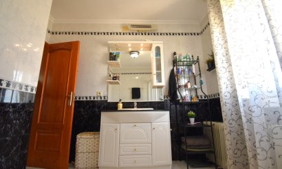 Resale - Villa / Semi detached - Orihuela Costa - Los Balcones