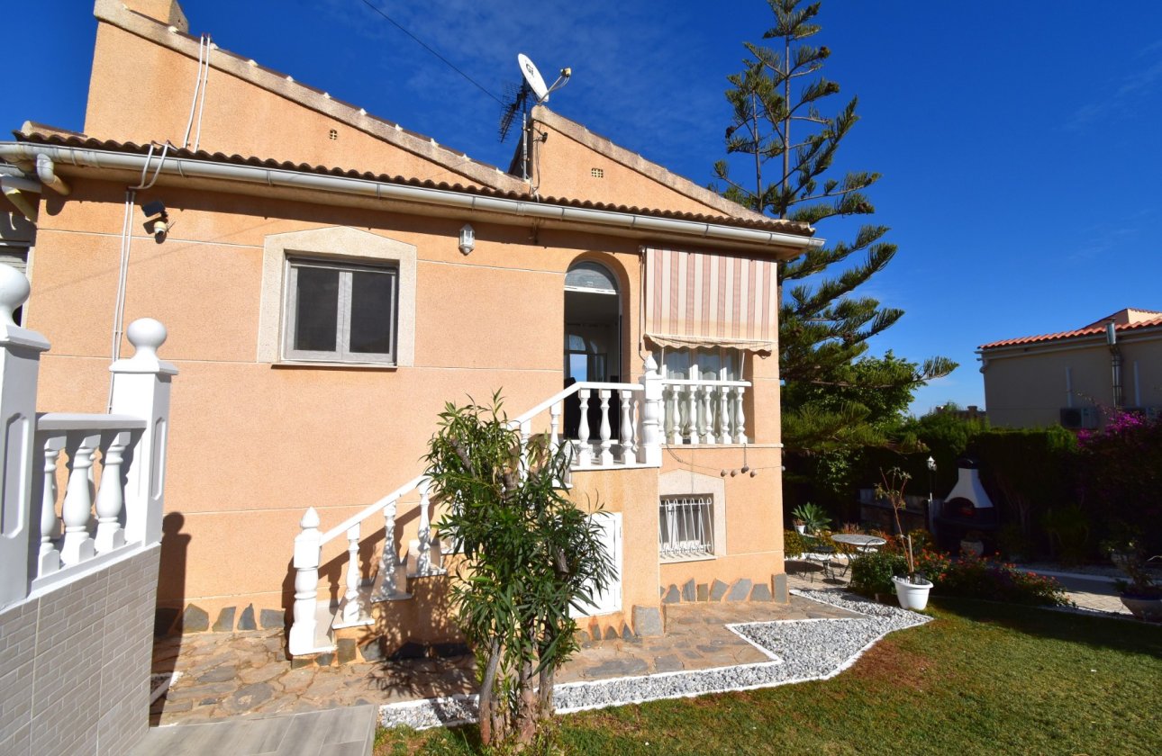 Resale - Villa / Semi detached - Orihuela Costa - Los Balcones