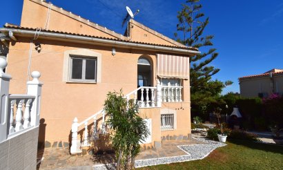 Resale - Villa / Semi detached - Orihuela Costa - Los Balcones