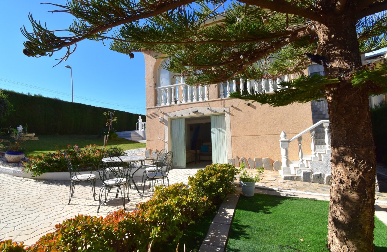 Resale - Villa / Semi detached - Orihuela Costa - Los Balcones