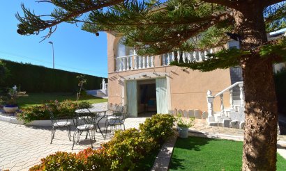 Resale - Villa / Semi detached - Orihuela Costa - Los Balcones