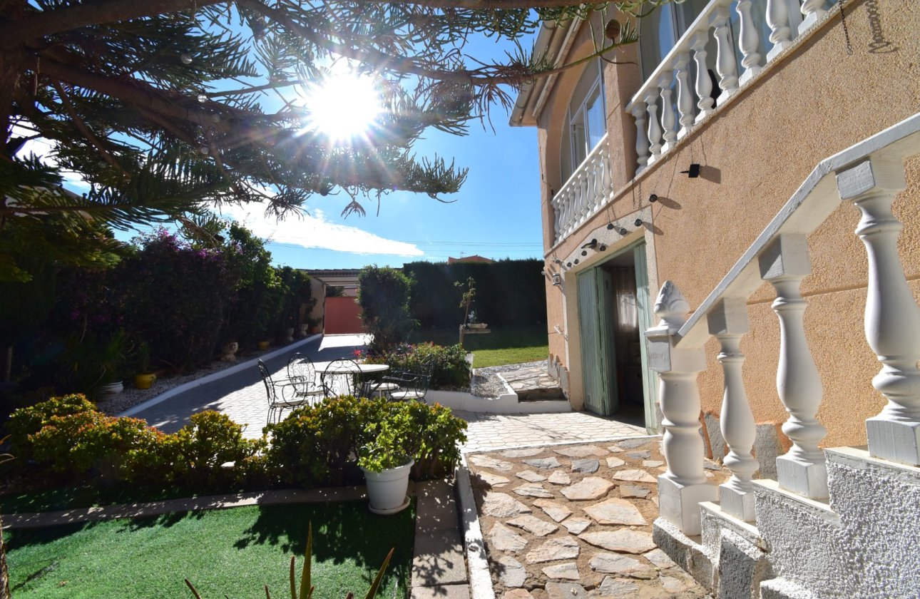 Resale - Villa / Semi detached - Orihuela Costa - Los Balcones