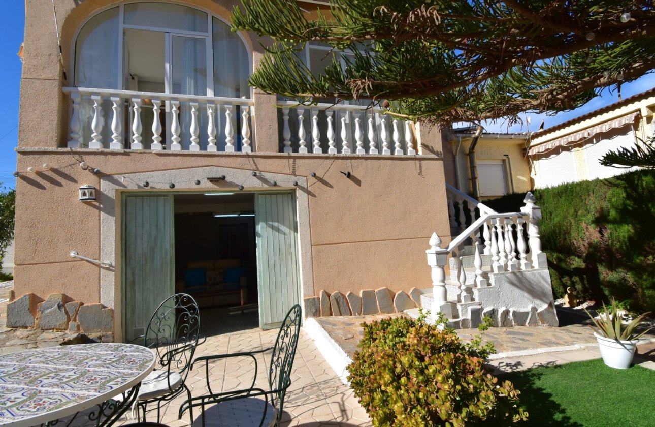 Resale - Villa / Semi detached - Orihuela Costa - Los Balcones