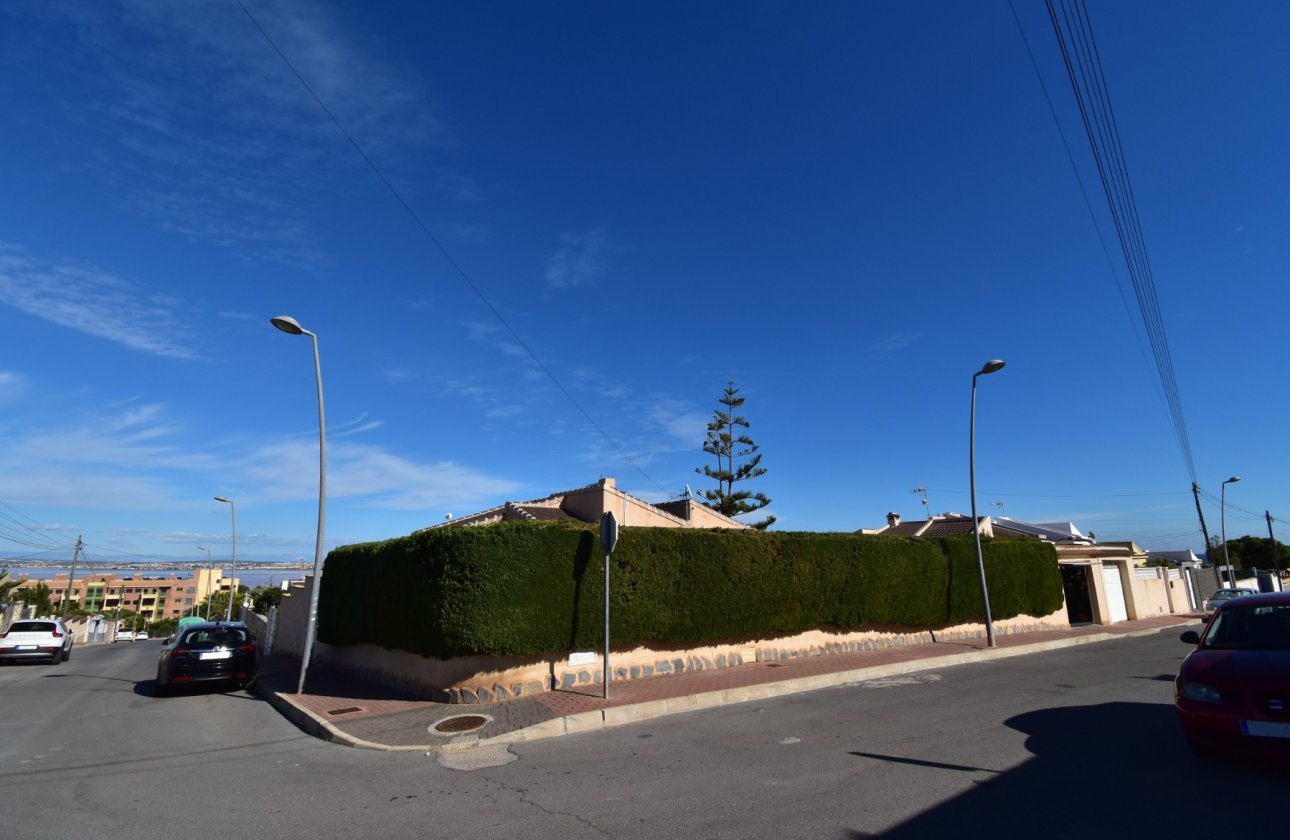Resale - Villa / Semi detached - Orihuela Costa - Los Balcones