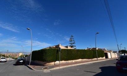 Resale - Villa / Semi detached - Orihuela Costa - Los Balcones