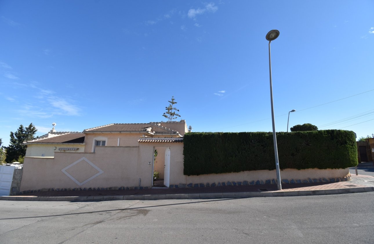 Resale - Villa / Semi detached - Orihuela Costa - Los Balcones