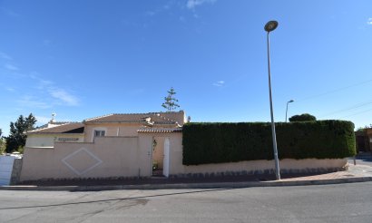 Resale - Villa / Semi detached - Orihuela Costa - Los Balcones