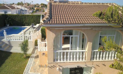 Resale - Villa / Semi detached - Orihuela Costa - Los Balcones