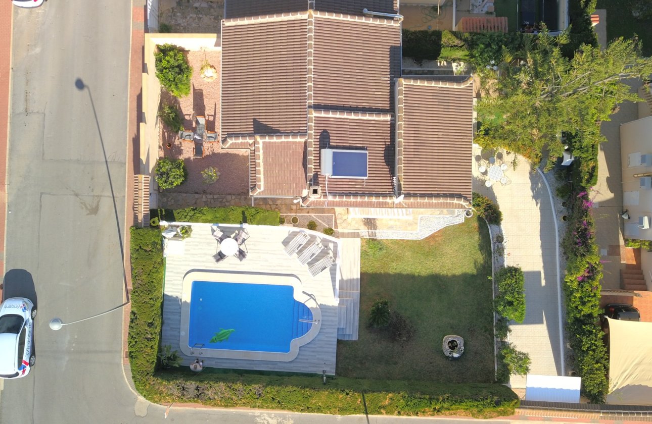 Resale - Villa / Semi detached - Orihuela Costa - Los Balcones