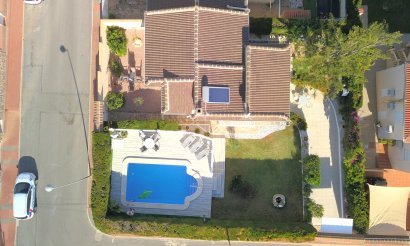 Resale - Villa / Semi detached - Orihuela Costa - Los Balcones
