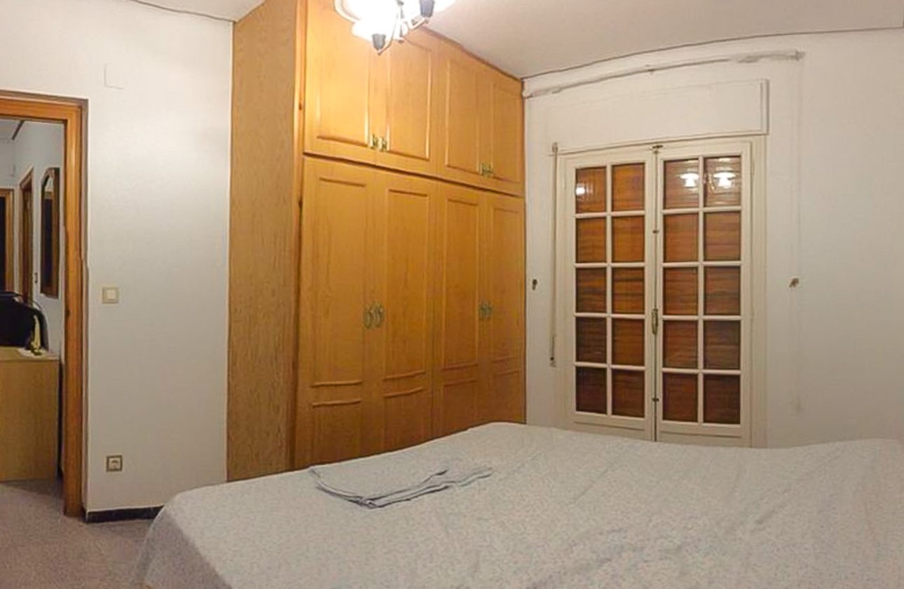 Reventa - Villa / Semi detached - Santa Pola